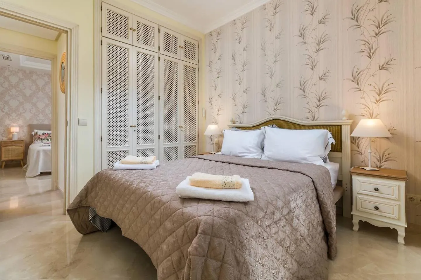 Beachfront, 3Pools, King Bed, Free Gymparking Marbella