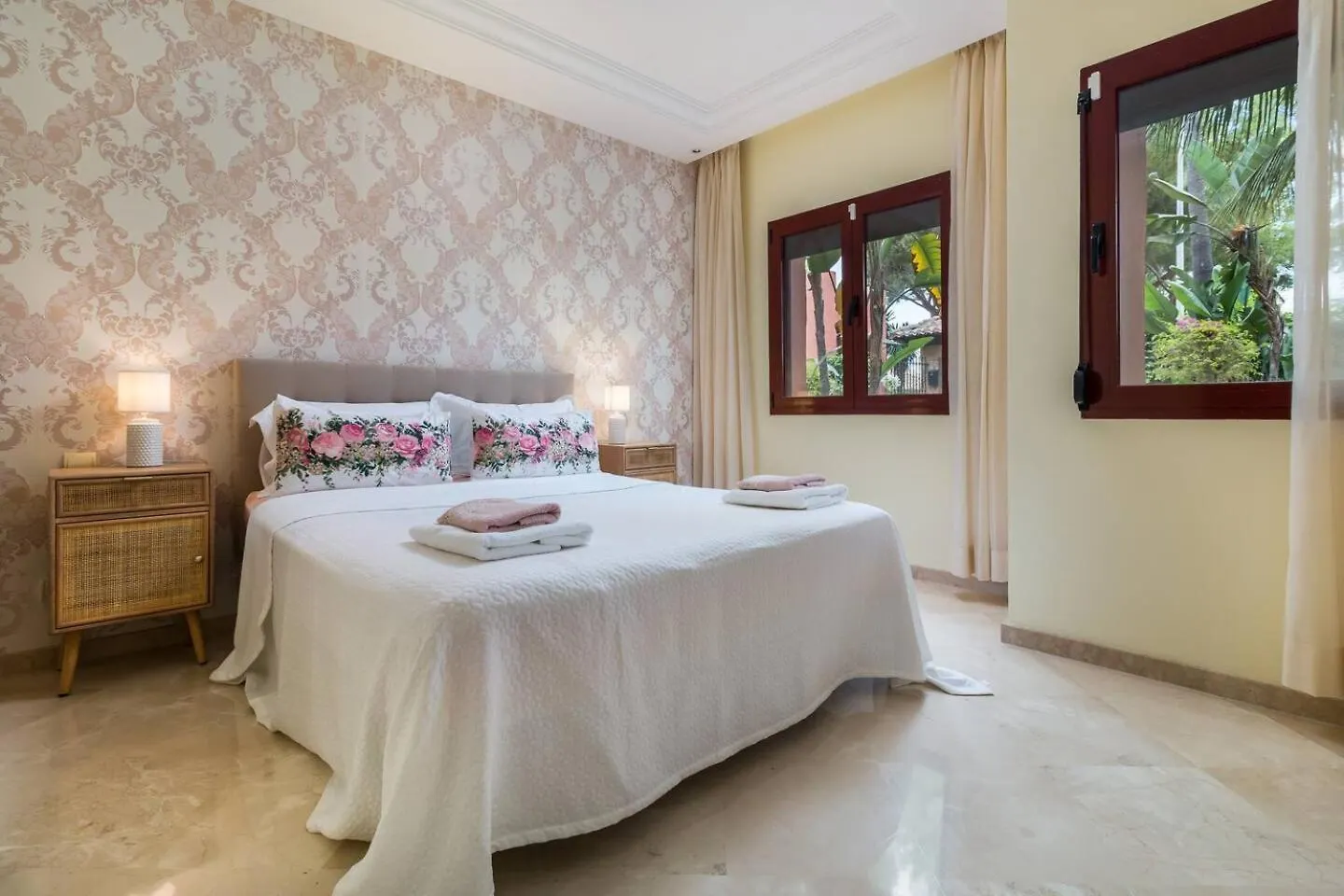 Beachfront, 3Pools, King Bed, Free Gymparking Marbella Hiszpania