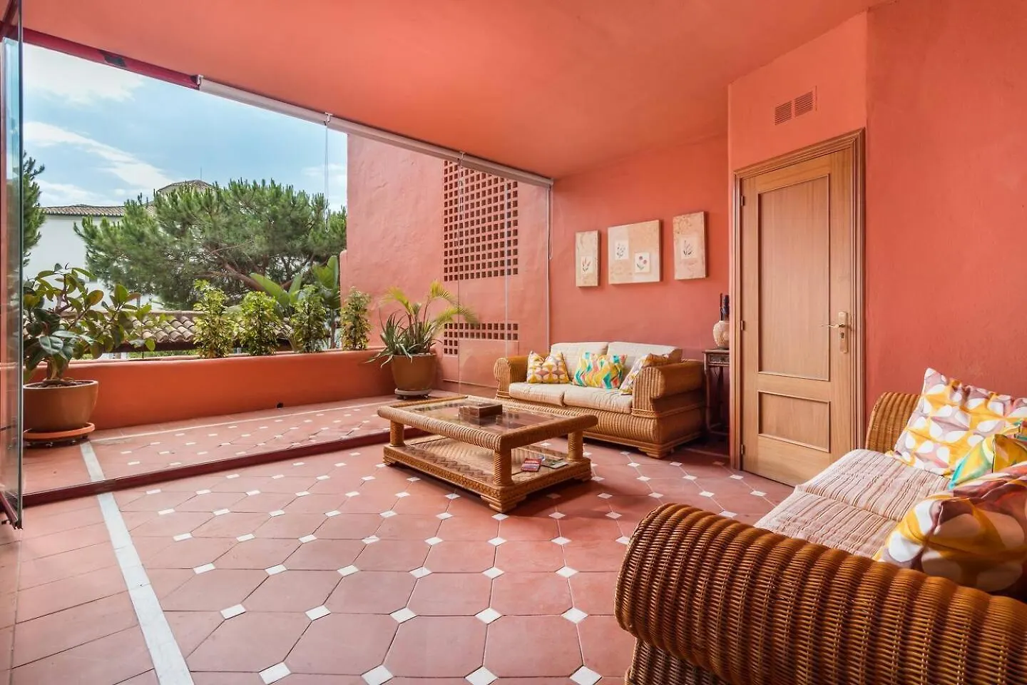 Beachfront, 3Pools, King Bed, Free Gymparking Marbella